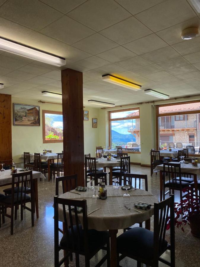 Hostal Alt Llobregat Castellar De N'Hug Exterior photo
