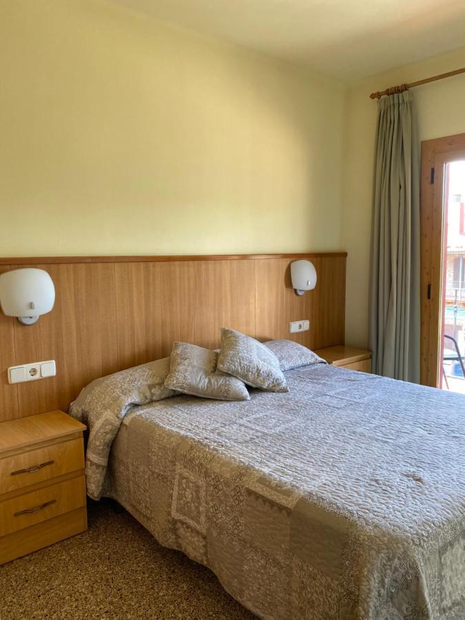 Hostal Alt Llobregat Castellar De N'Hug Exterior photo