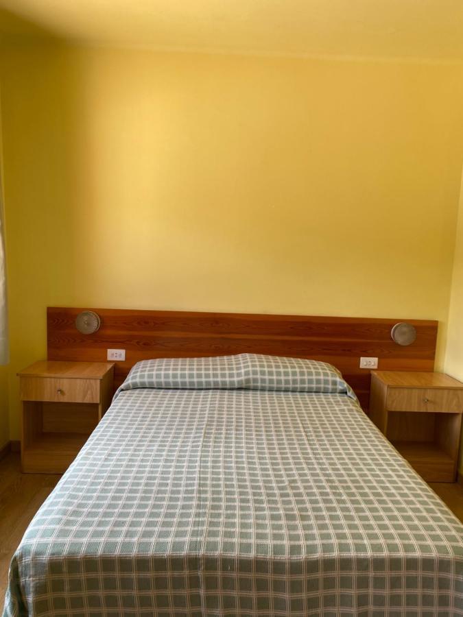 Hostal Alt Llobregat Castellar De N'Hug Exterior photo